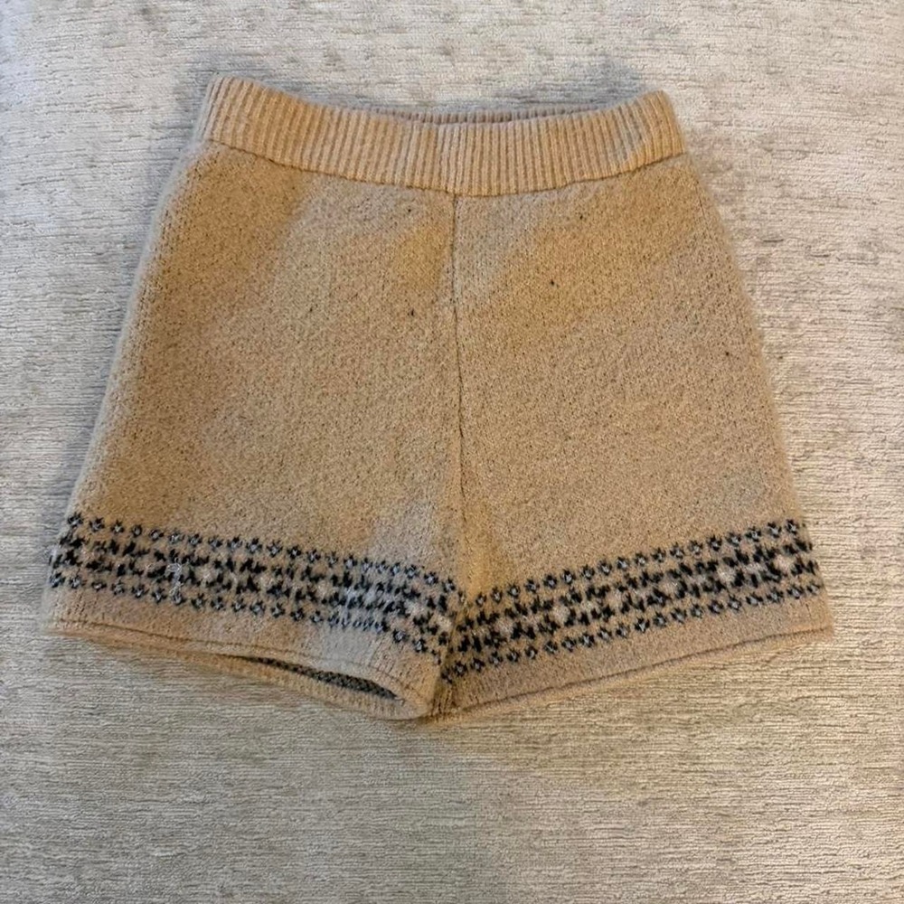 Wild Fable cream and black sweater shorts Size XXS